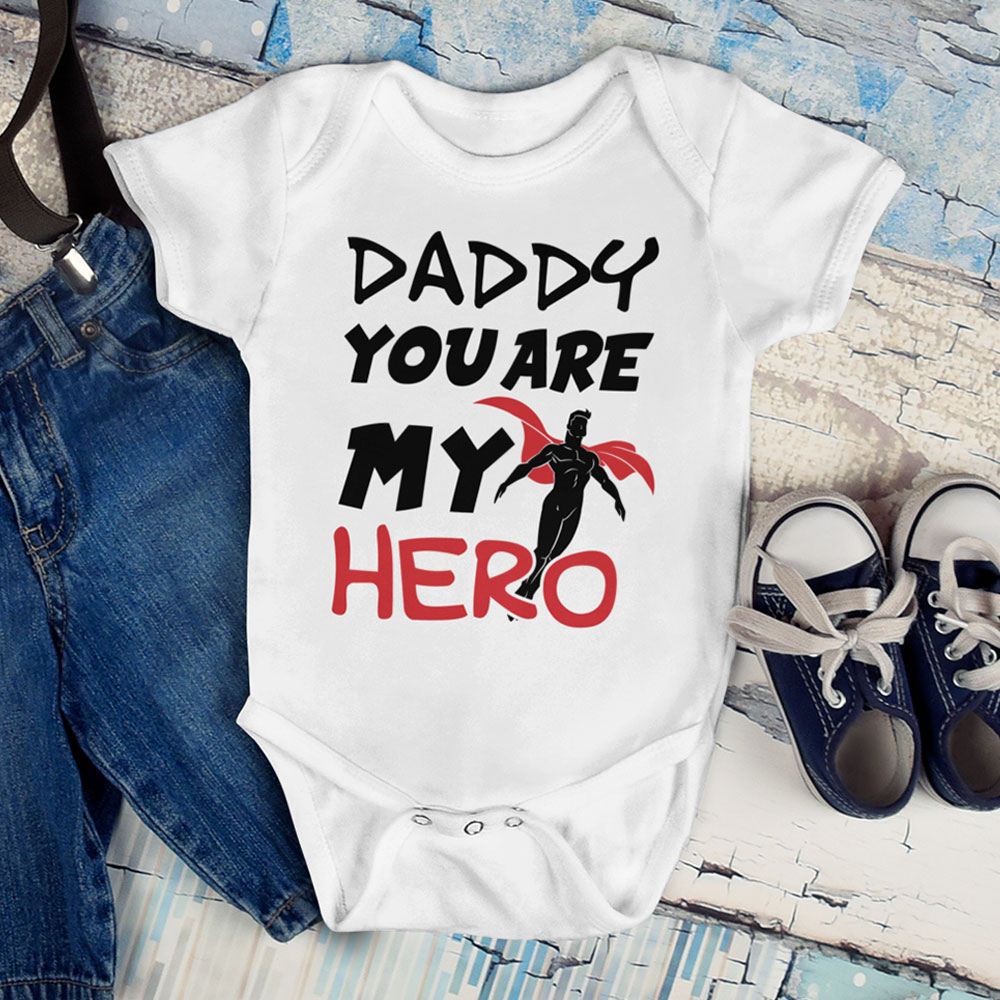 Abbigliamento neonato con grafiche supereroi